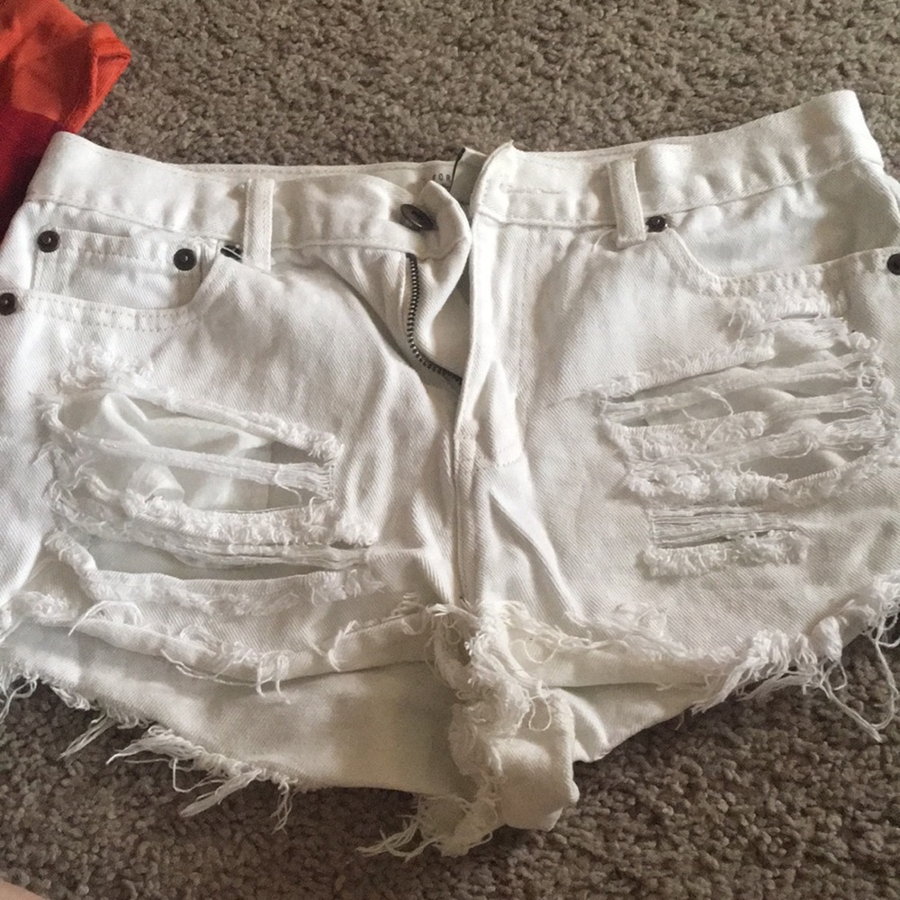 White slight high waist jean shorts